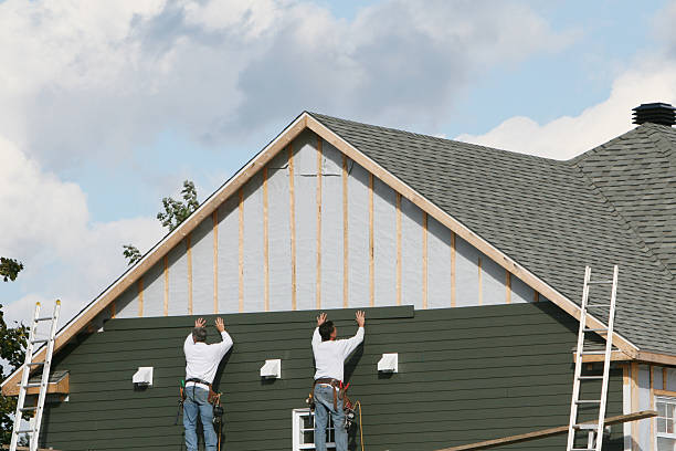 Professional Siding Contractor technician working in Aurora, IL